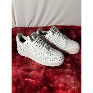 Nike Air Force 1 white star studded with light pink accents size 7.5